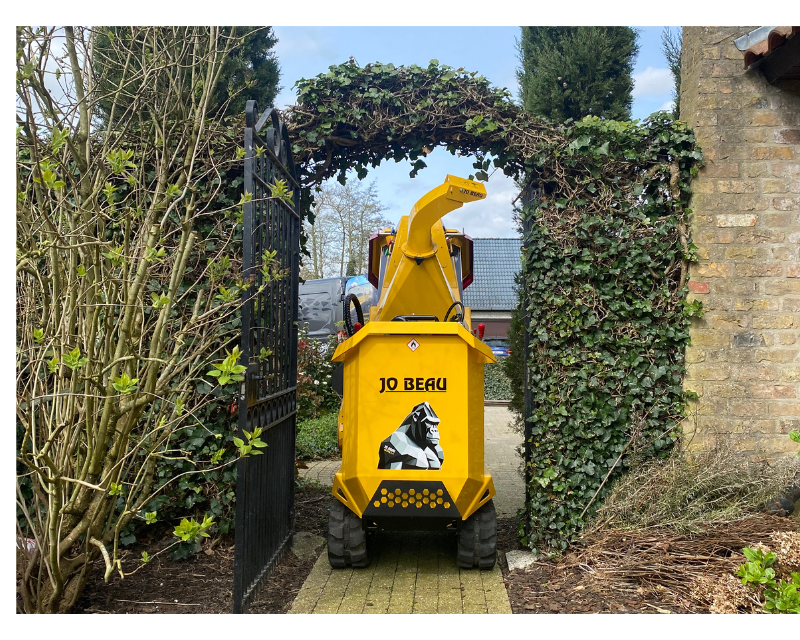Jo Beau M600 Gorilla wood chipper fitting through doorway
