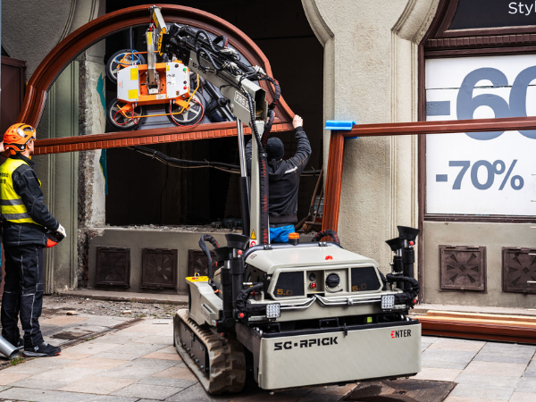 Elgo mini digger powered by Vanguard battery